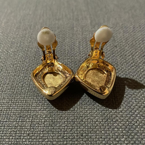 Leopard print clip-on earrings - Picture 3 of 4